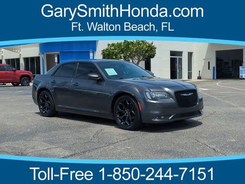 Used 2019 Chrysler 300 S RWD image 1