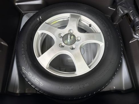 Used 2023 Jeep Grand Cherokee Laredo RWD image 33