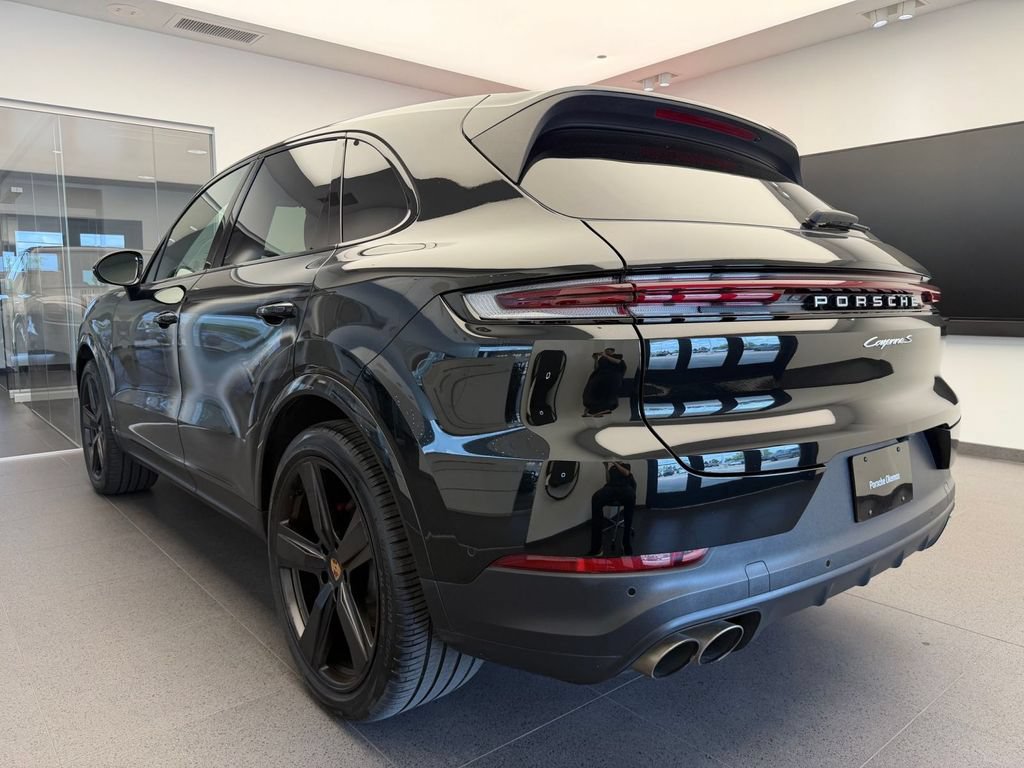 Certified 2025 Porsche Cayenne S AWD/4WD image 3