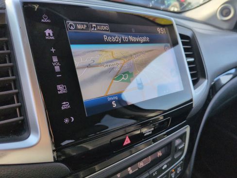 Used 2018 Honda Pilot Touring image 28