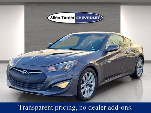 Used 2013 Hyundai Genesis 3.8 image 3