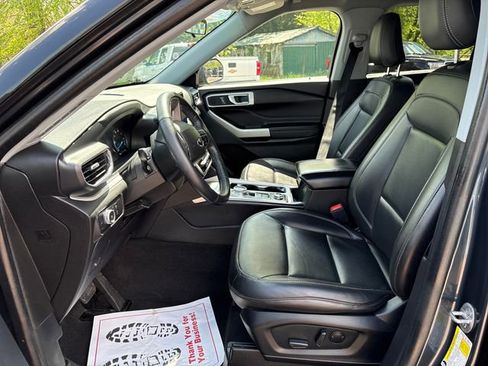 Used 2022 Ford Explorer XLT AWD/4WD image 9