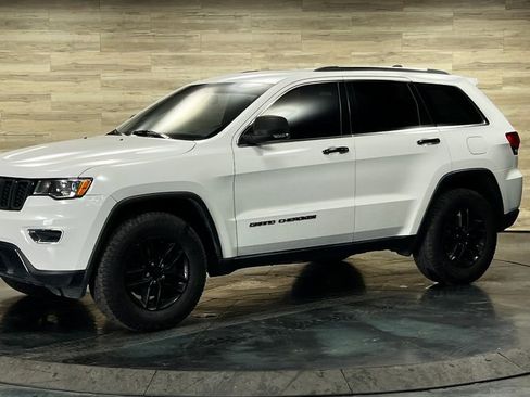 Used 2019 Jeep Grand Cherokee Limited AWD/4WD image 9