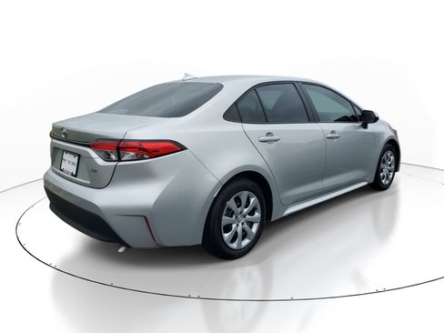 Used 2025 Toyota Corolla LE FWD image 6