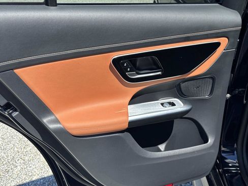 Used 2024 Mercedes-Benz GLC 300 4MATIC image 11