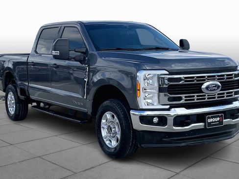 Used 2025 Ford F250 XLT image 3