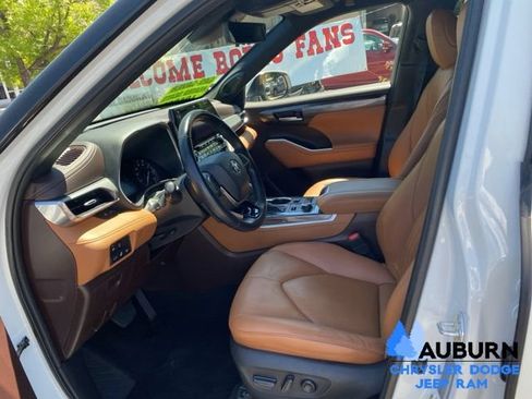 Used 2020 Toyota Highlander Platinum AWD/4WD image 35
