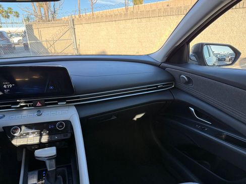 Used 2025 Hyundai Elantra Limited image 38