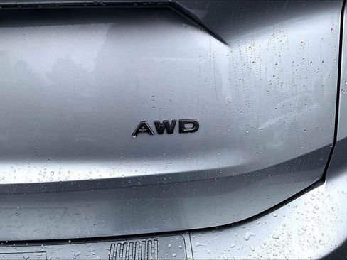 Used 2025 Nissan Rogue SV AWD/4WD image 25