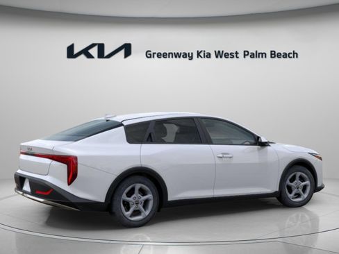 Used 2025 Kia K4 FWD image 8