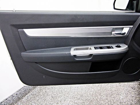 Used 2009 Chrysler Sebring Touring image 7