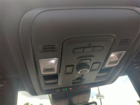 Used 2024 Chevrolet Tahoe High Country image 35