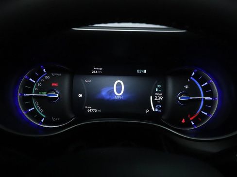 Used 2024 Chrysler Pacifica Limited FWD image 24