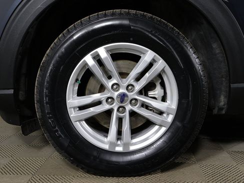 Used 2022 Ford Explorer XLT image 17