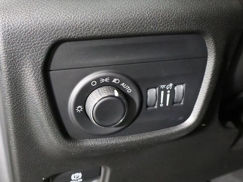 Used 2023 Jeep Grand Cherokee Laredo AWD/4WD image 23