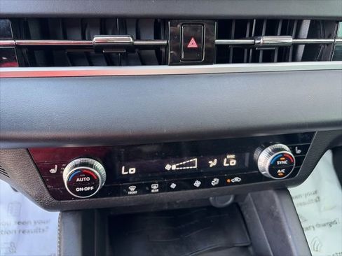 Used 2024 Mitsubishi Outlander SE image 17