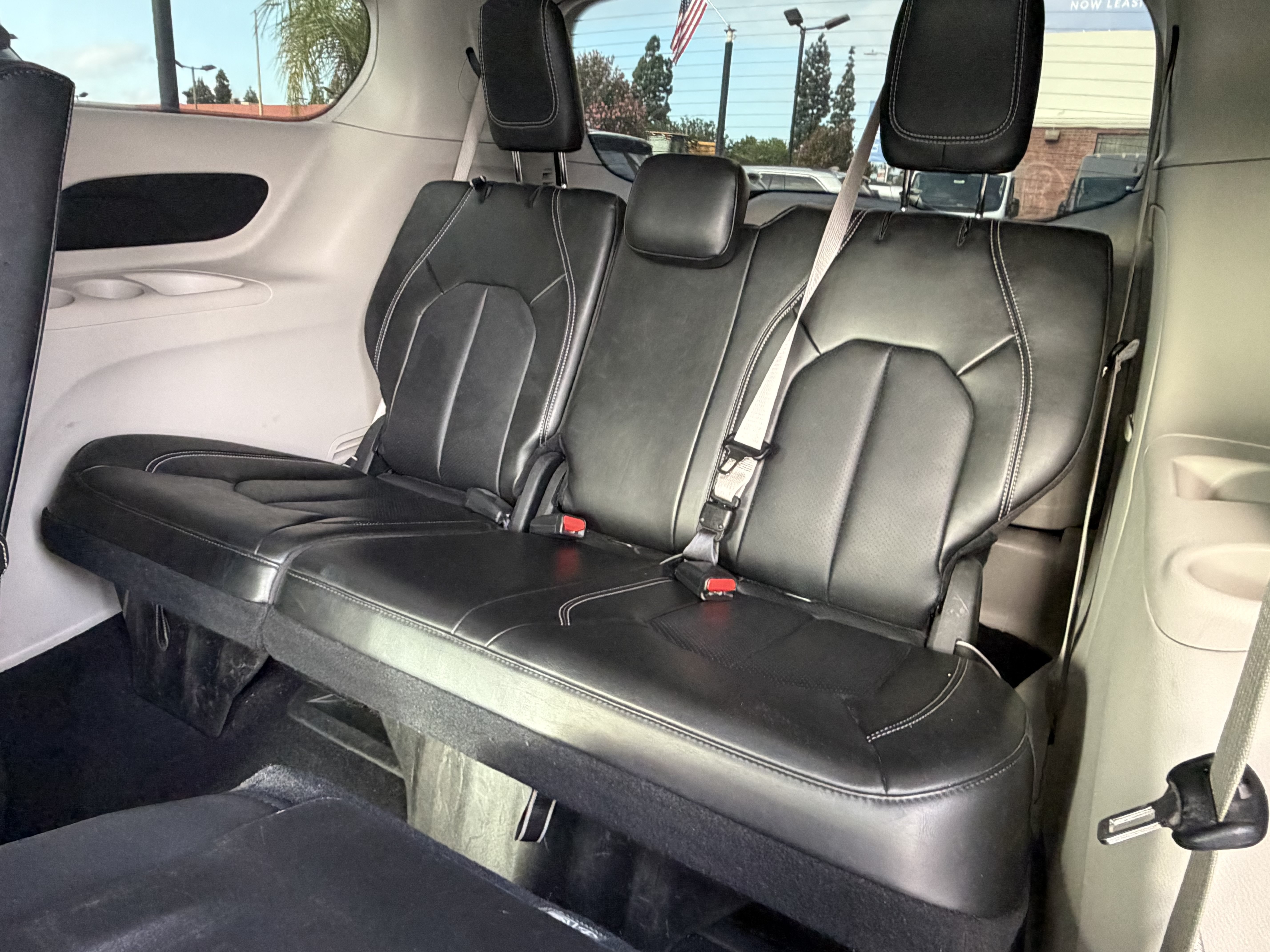 Certified 2024 Chrysler Pacifica Limited FWD image 35