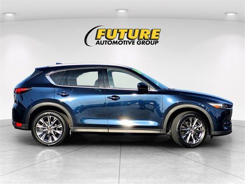 Used 2019 MAZDA CX-5 Signature image 3