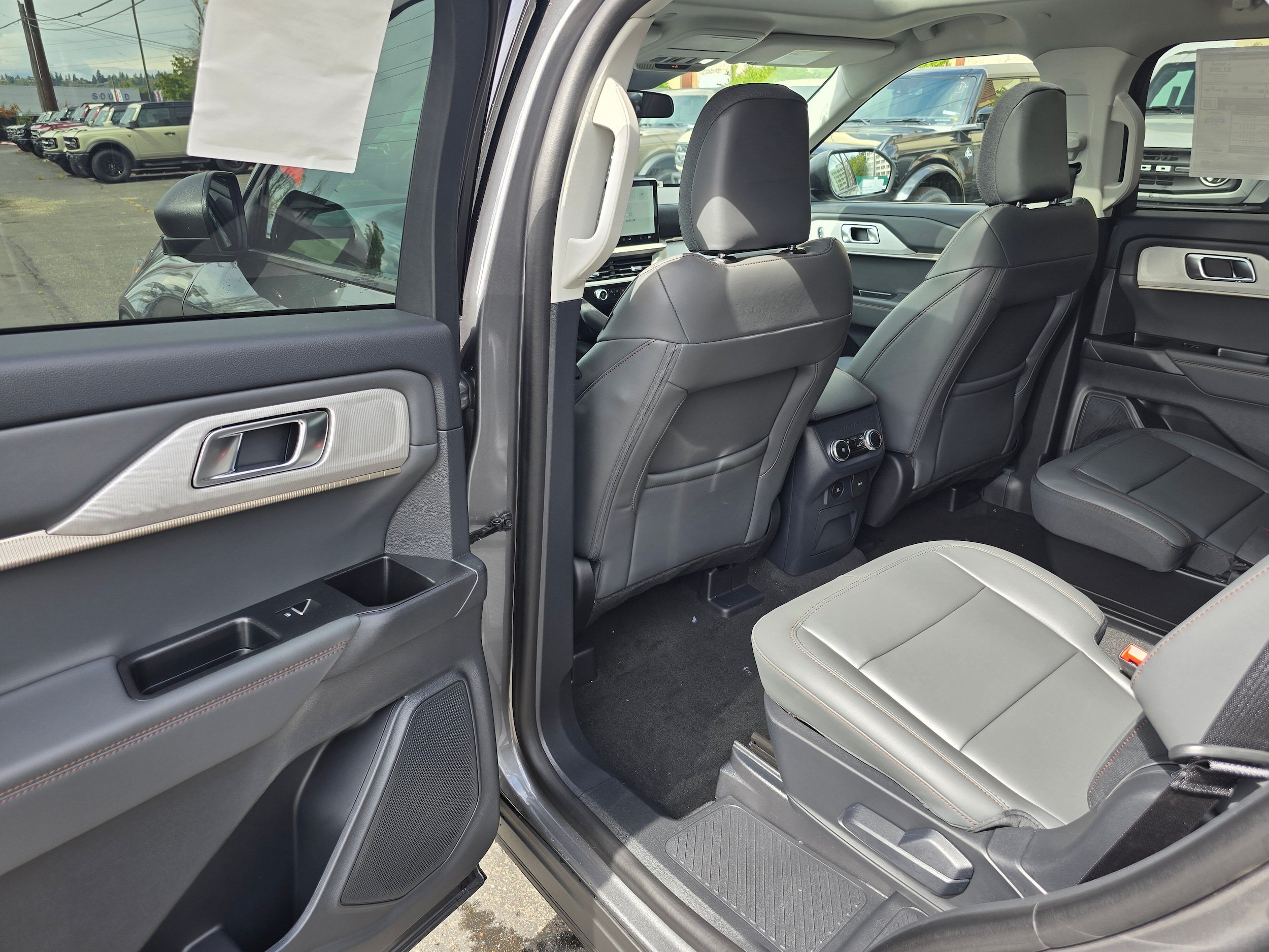 New 2026 Ford Explorer Active w/ Active Comfort Package AWD/4WD image 11