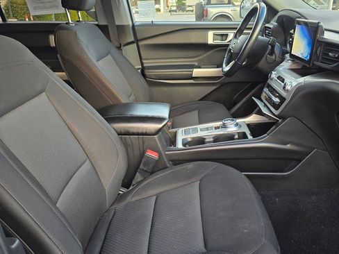 Used 2022 Ford Explorer XLT image 8