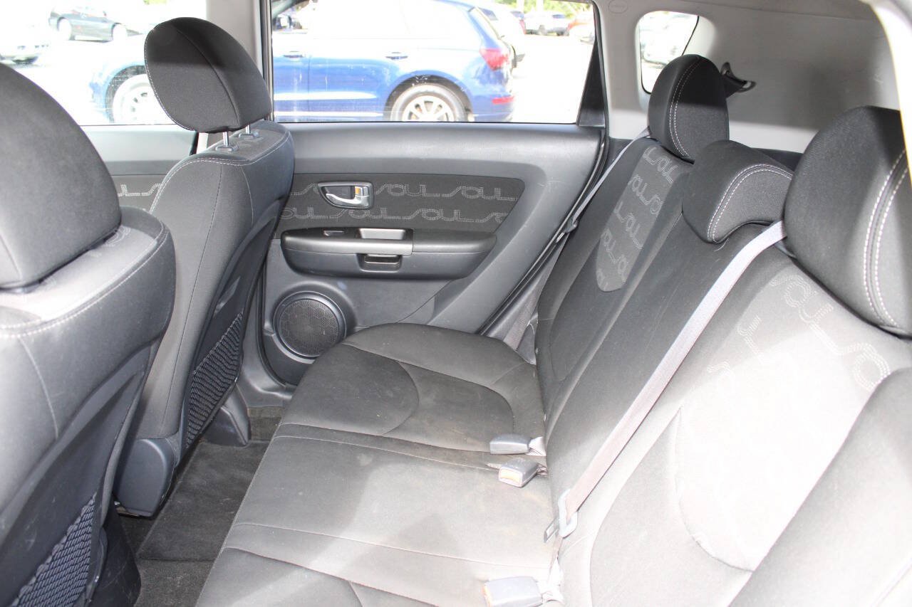 Used 2013 Kia Soul + FWD image 16