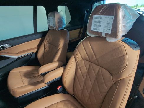 New 2026 BMW X7 xDrive40i w/ Executive Package image 28