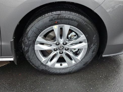 New 2026 Toyota Sienna XLE image 8