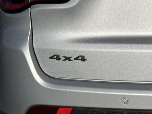 Used 2025 Jeep Compass Trailhawk AWD/4WD image 9