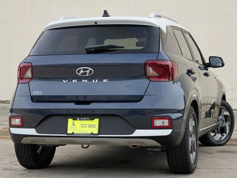 Used 2022 Hyundai Venue Limited FWD image 4