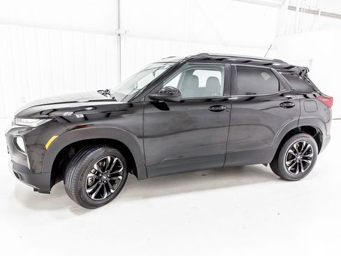 Used 2022 Chevrolet TrailBlazer LT w/ Driver Confidence Package FWD image 3