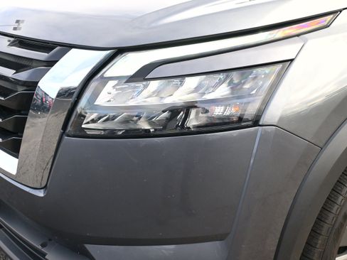 Used 2023 Nissan Pathfinder SV image 11