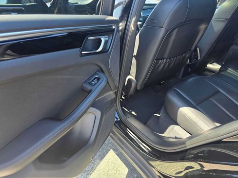 Used 2024 Porsche Macan AWD/4WD image 16