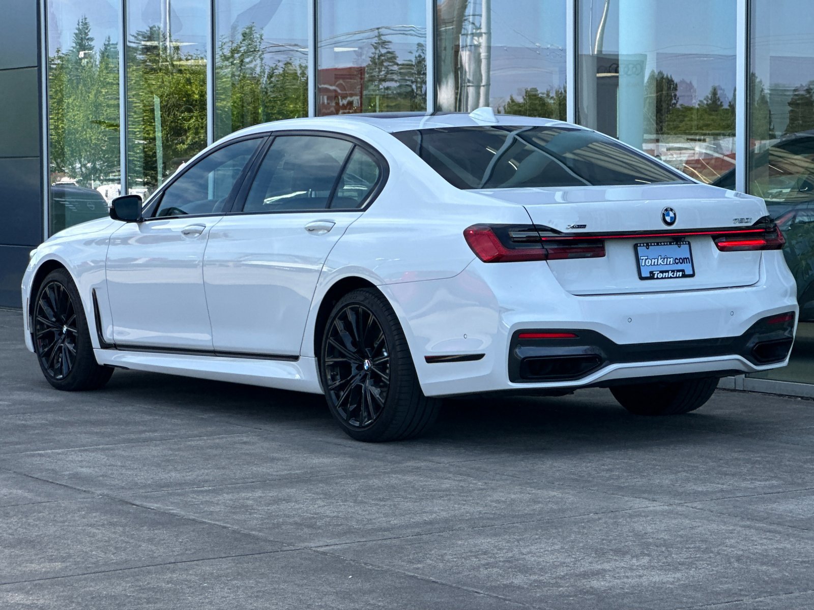 Used 2020 BMW 750i xDrive w/ M Sport Package AWD/4WD image 6