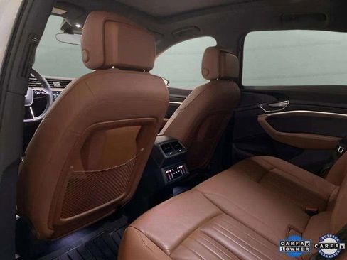 Used 2024 Audi Q8 e-tron Premium image 19