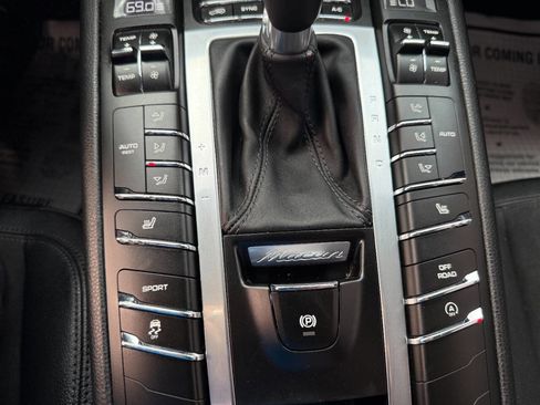 Used 2015 Porsche Macan S image 49