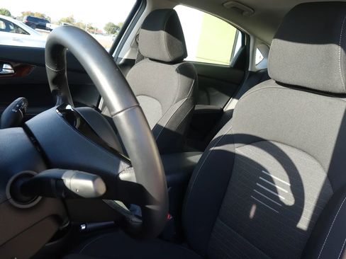 Used 2019 Kia Forte S image 17