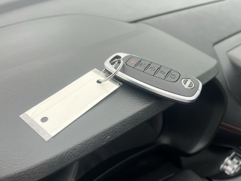 Used 2024 Nissan Sentra SR w/ SR Premium Package image 17