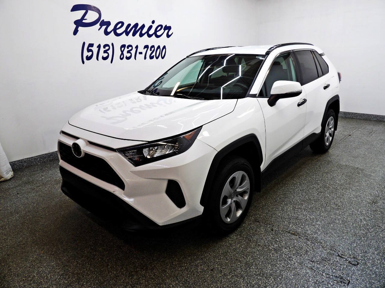 Used 2021 Toyota RAV4 LE FWD image 1