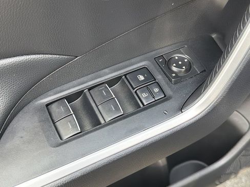 Used 2025 Toyota RAV4 XLE AWD/4WD image 19