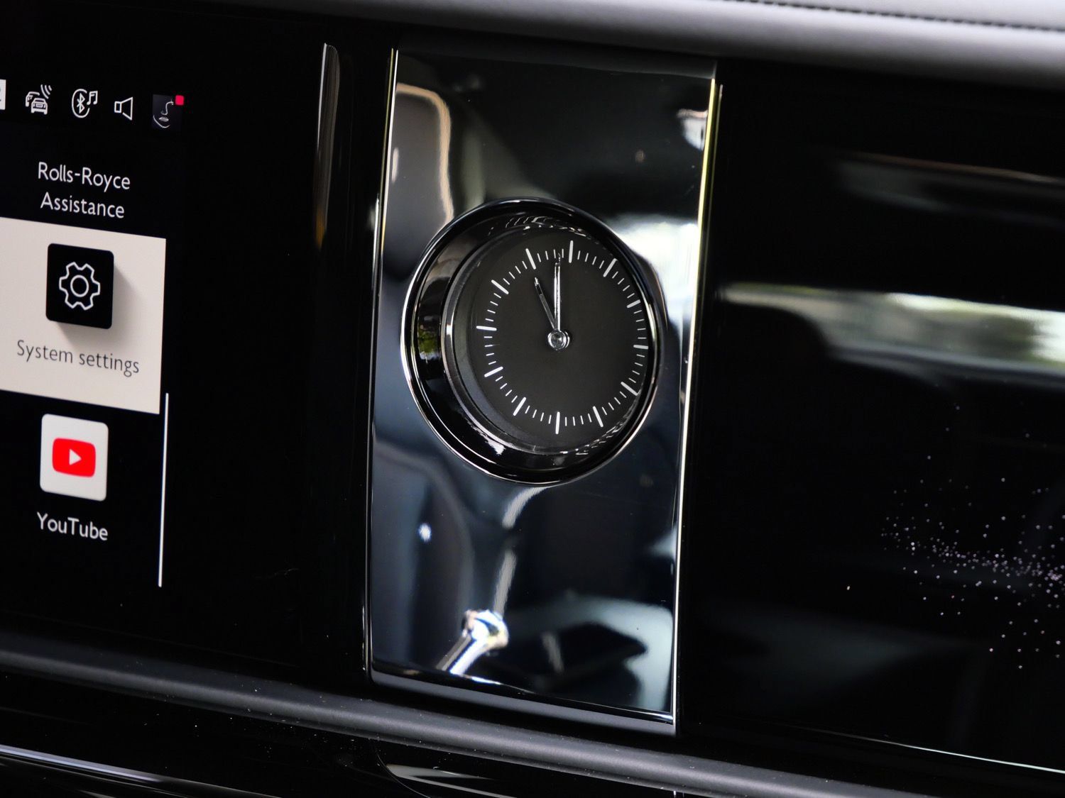 Certified 2025 Rolls-Royce Spectre w/ Spectre Launch Package AWD/4WD image 14