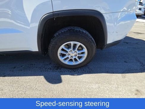 Used 2019 Jeep Grand Cherokee Laredo image 13