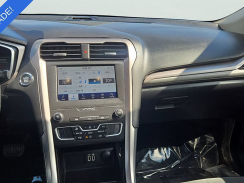 Used 2020 Ford Fusion SE FWD image 10