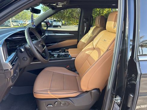 Certified 2025 Cadillac Escalade Premium Luxury w/ LPO, Floor Liner Package image 3