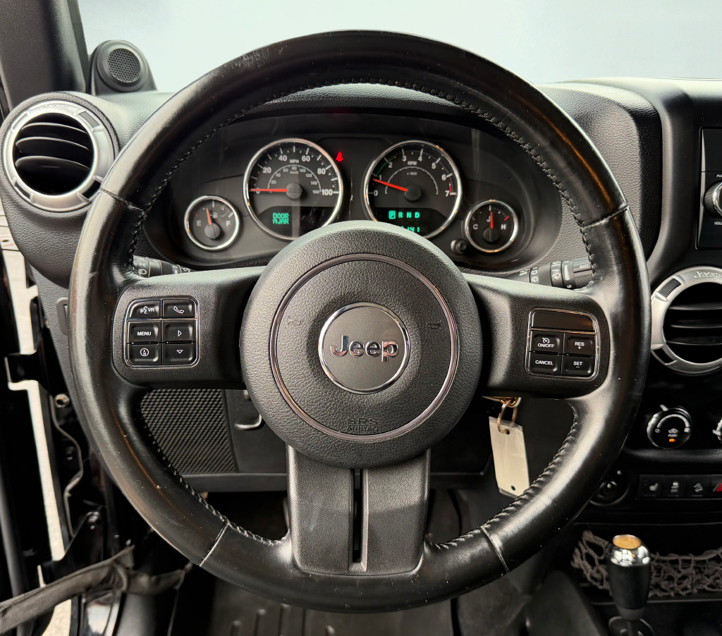 Used 2012 Jeep Wrangler Unlimited Rubicon w/ Dual Top Group AWD/4WD image 25