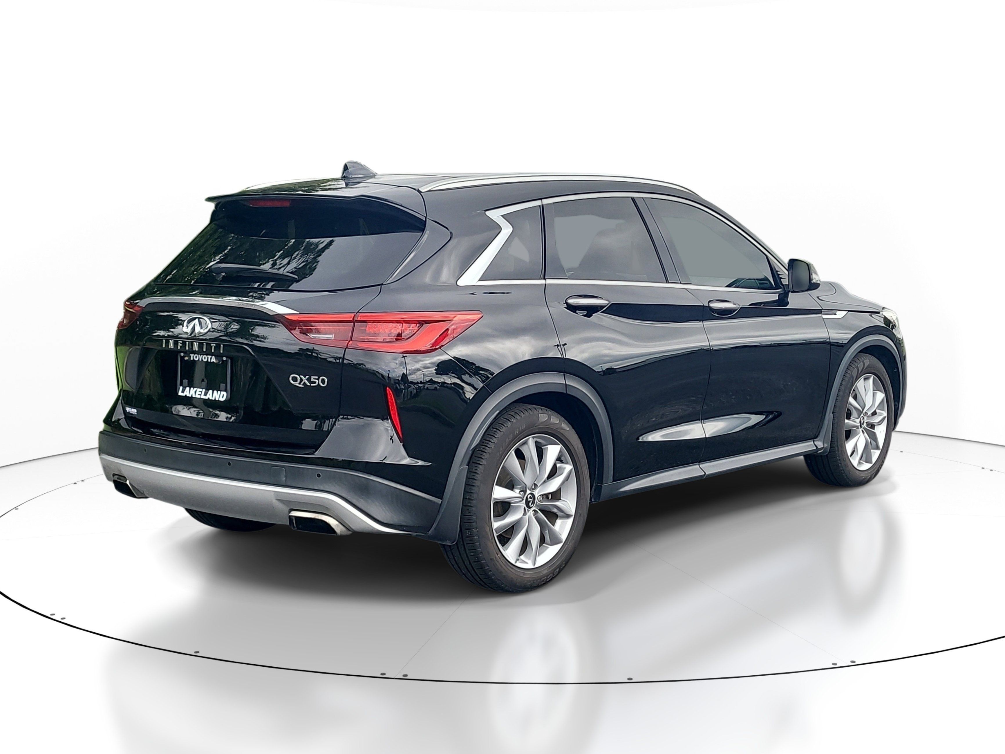 Used 2020 INFINITI QX50 Luxe w/ Navigation Package FWD image 7