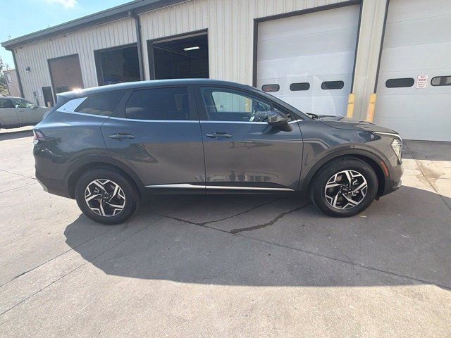 Used 2024 Kia Sportage LX FWD image 2