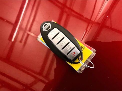 Used 2018 Nissan Rogue SV AWD/4WD image 9