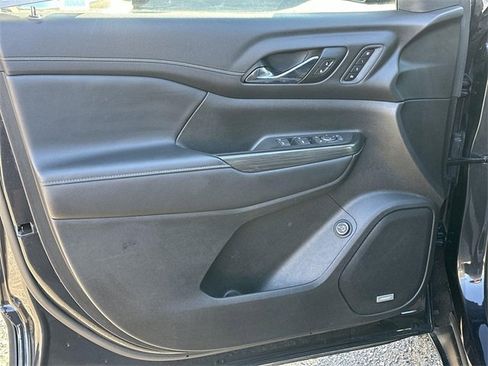 Used 2020 GMC Acadia SLT w/ Driver Alert Package II image 22