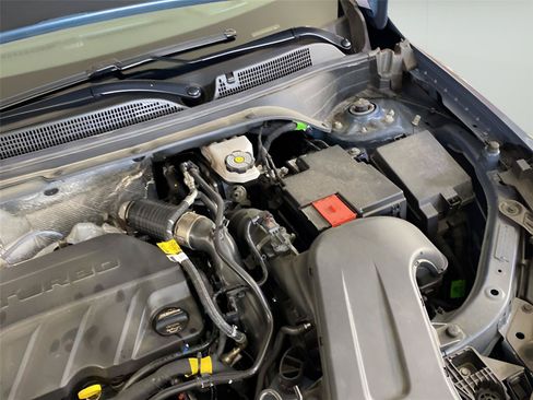 Used 2025 Buick Envista Sport Touring w/ Experience Buick Package FWD image 40