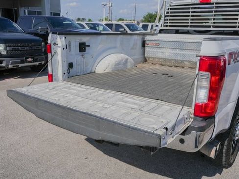 Used 2018 Ford F350 Lariat w/ Lariat Value Package AWD/4WD image 11